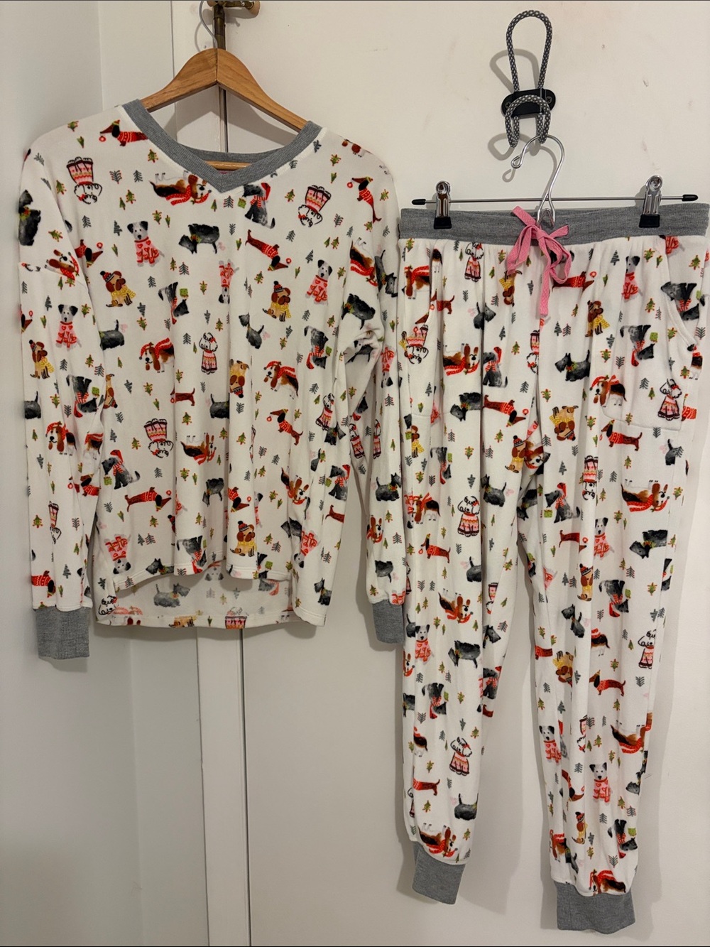 Cuddl Duds White Holiday Animal Print Pajama Set, size small